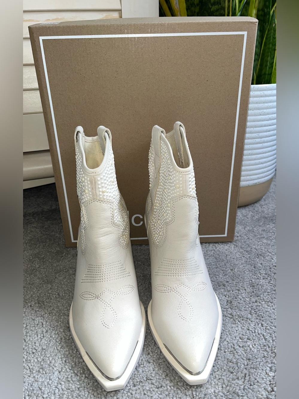 Dolce Vita Nashe Genuine Leather Pearl Boot  Size 7 New in Box - Picture 4 of 6